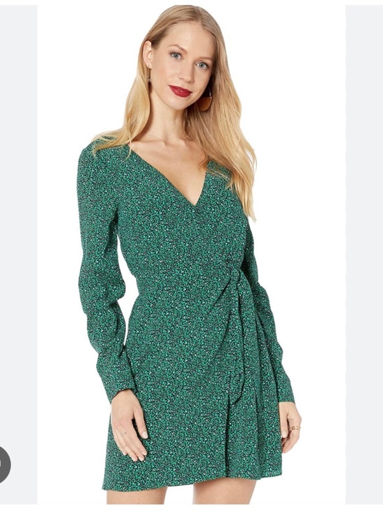 Sanctuary Dresses & Skirts - Sanctuary Stay The Night Printed Wrap Dress featuring a V-neck, long slee Size 6